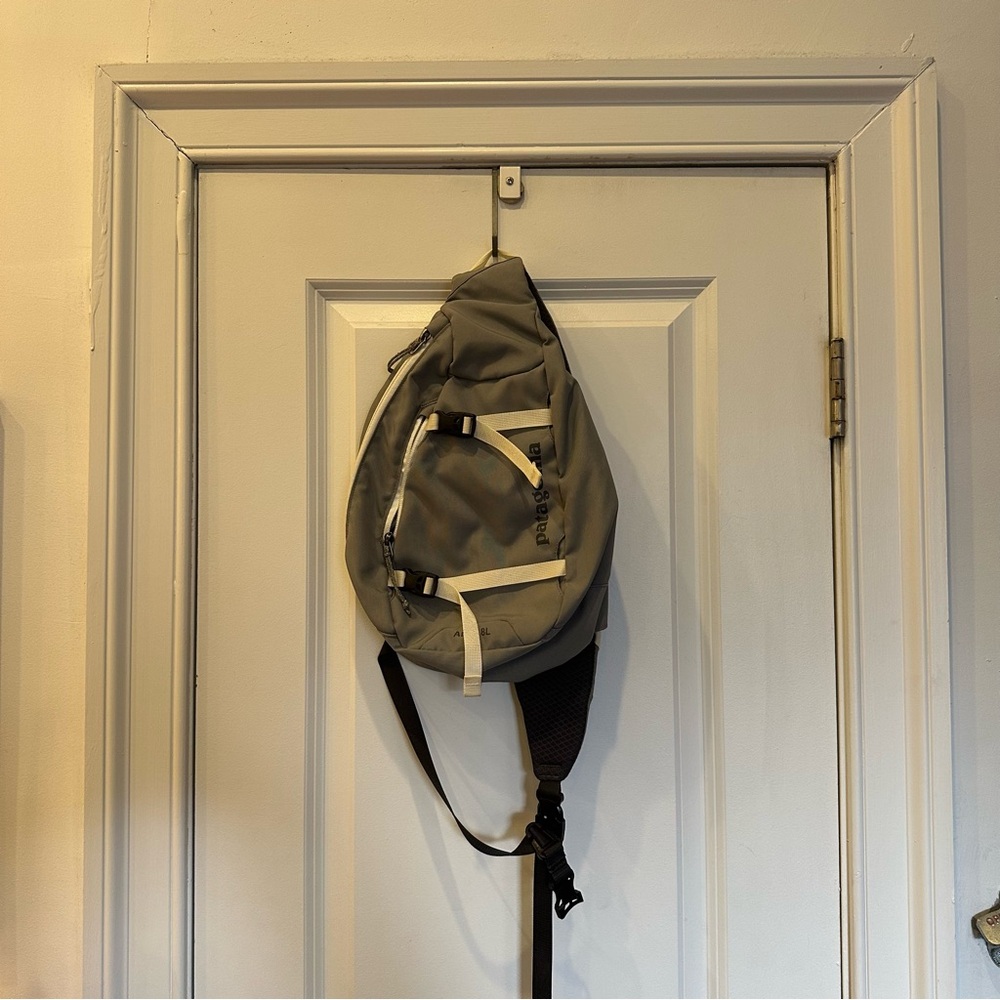 Patagonia Gray Sling Bag atom 8l